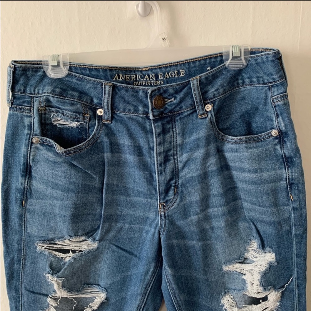 American Eagle Distressed Tomgirl Jeans